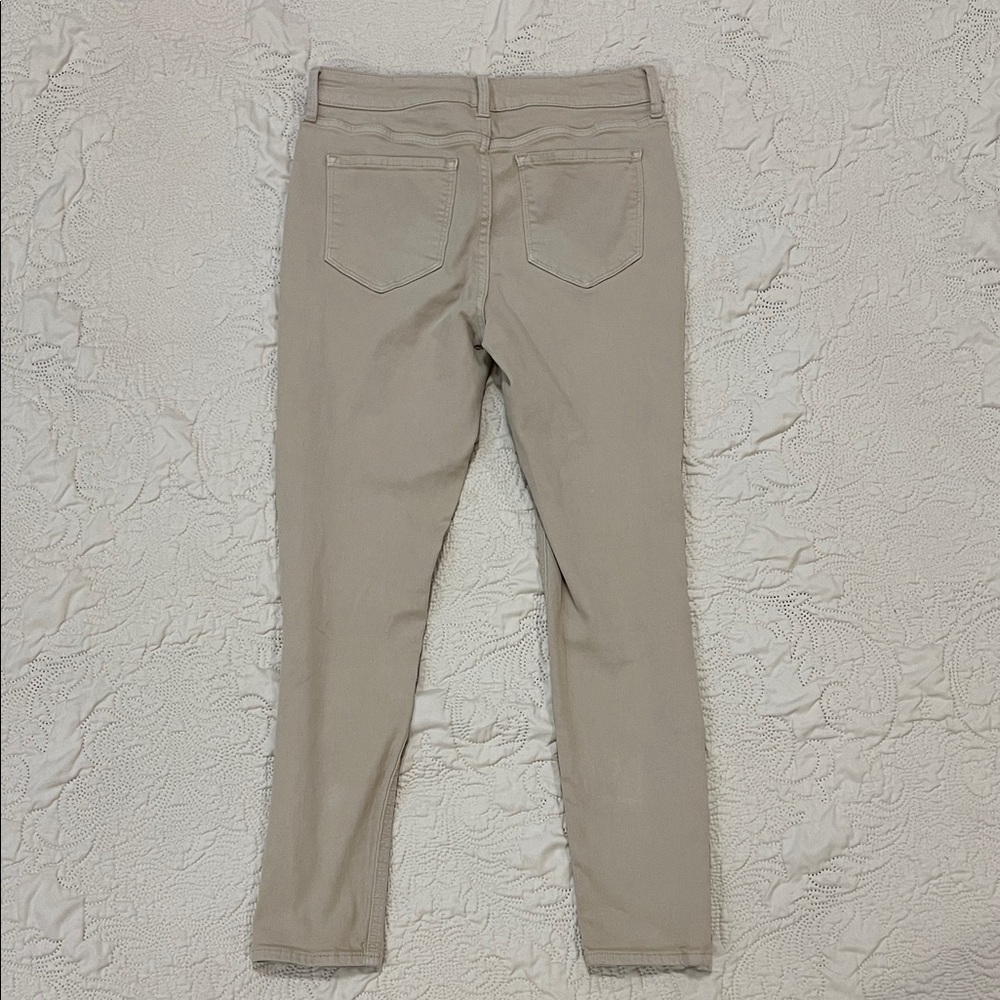 Old Navy Women's Skinny Jeans in Light Beige - Picture 6 of 7